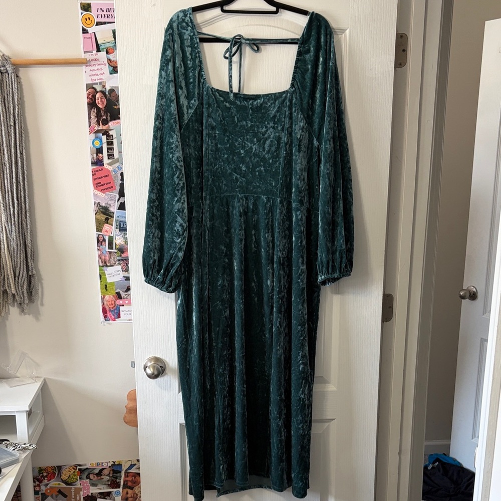 Ava & Viv Emerald Velvet Long Sleeve Dress - Picture 7 of 7